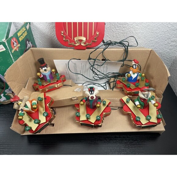 Mr. Christmas Looney Tunes Ornaments Musical Holiday 1997 Plays 20 Song With Box - Picture 4 of 16